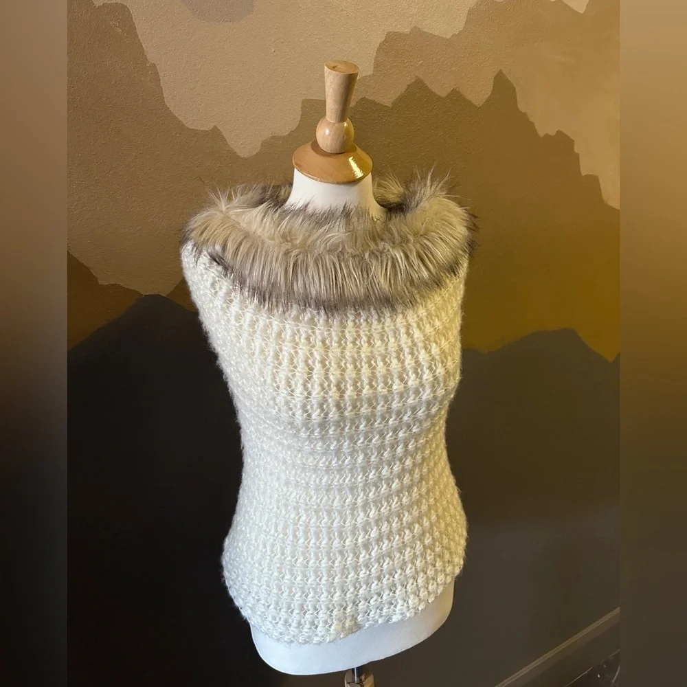 Mossimo Stretchy Shawl | One Size Cozy Wrap w/ Faux Fur Trim